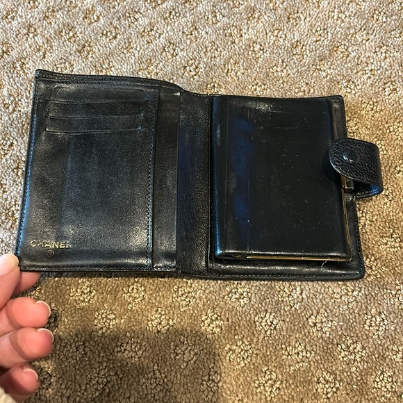 Chanel Authenticated Classic Interlocking CC Kisslock Caviar Leather Wallet - Picture 3 of 13